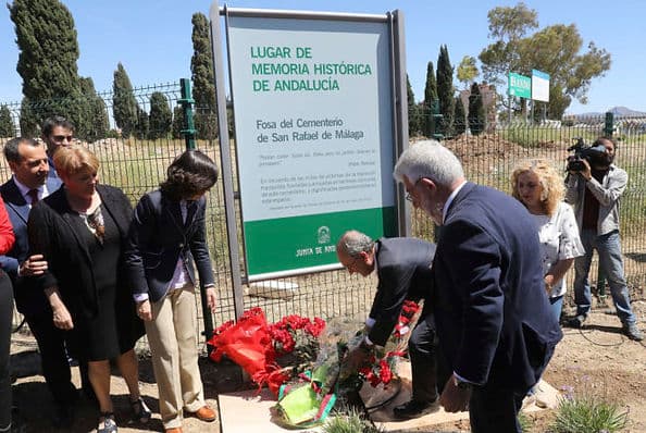 MEMORIA HISTÓRICA Homenaje en la mayor fosa común del franquismo